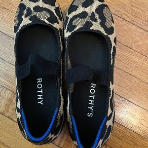 Rothy's girls Leopard Print Flats size 3 great condition